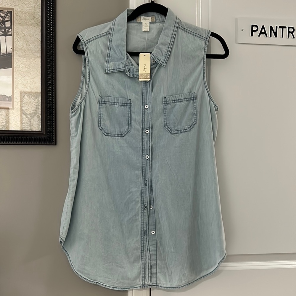 Japna Light Blue Sleeveless Chambray Button-Down Shirt